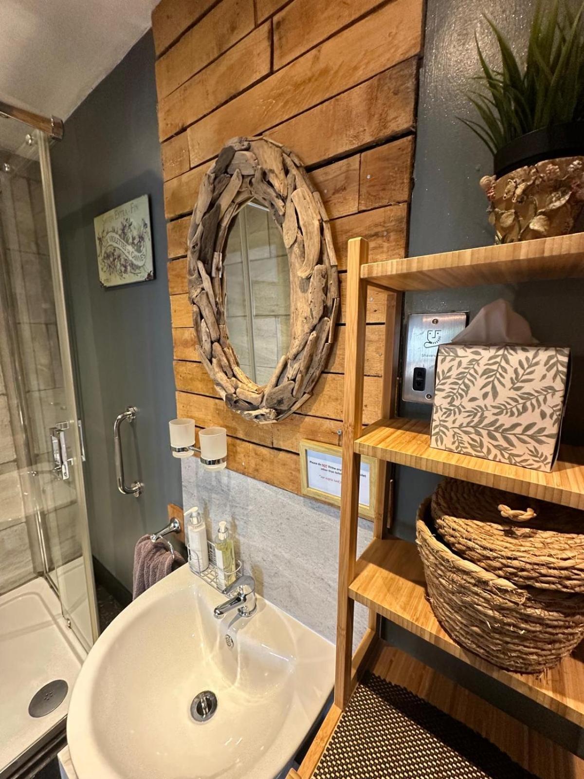 Seisdon Shropshire Guestroom מראה חיצוני תמונה